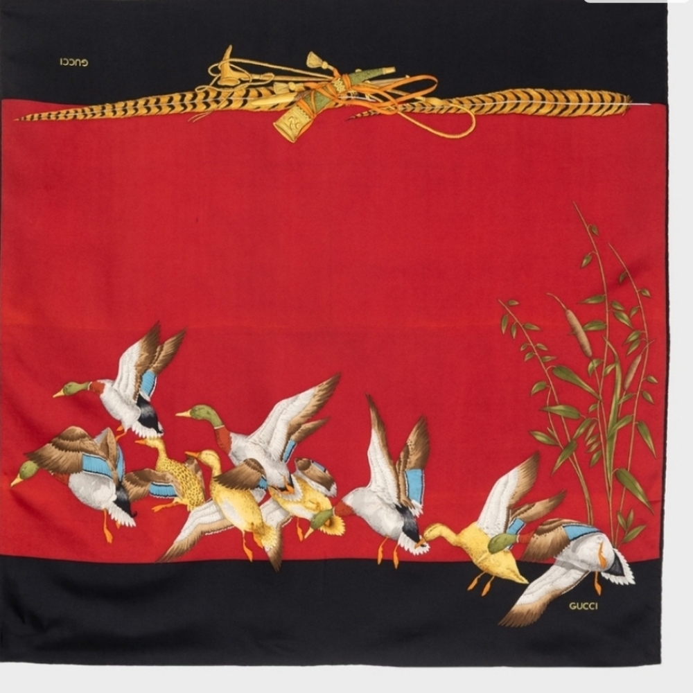Vintage GUCCI Italy Silk Scarf RARE “Ducks in Flight” Red Navy Wildlife Hunting - Picture 13 of 13